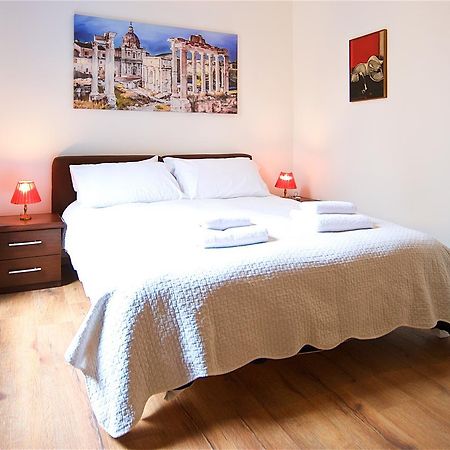 Vetrina Holidays Apartment Navona Roma Exterior foto