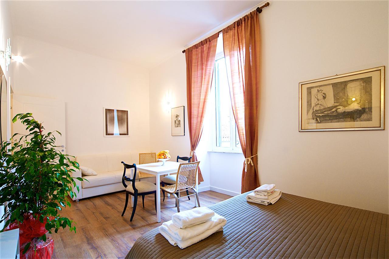 Vetrina Holidays Apartment Navona Roma Exterior foto